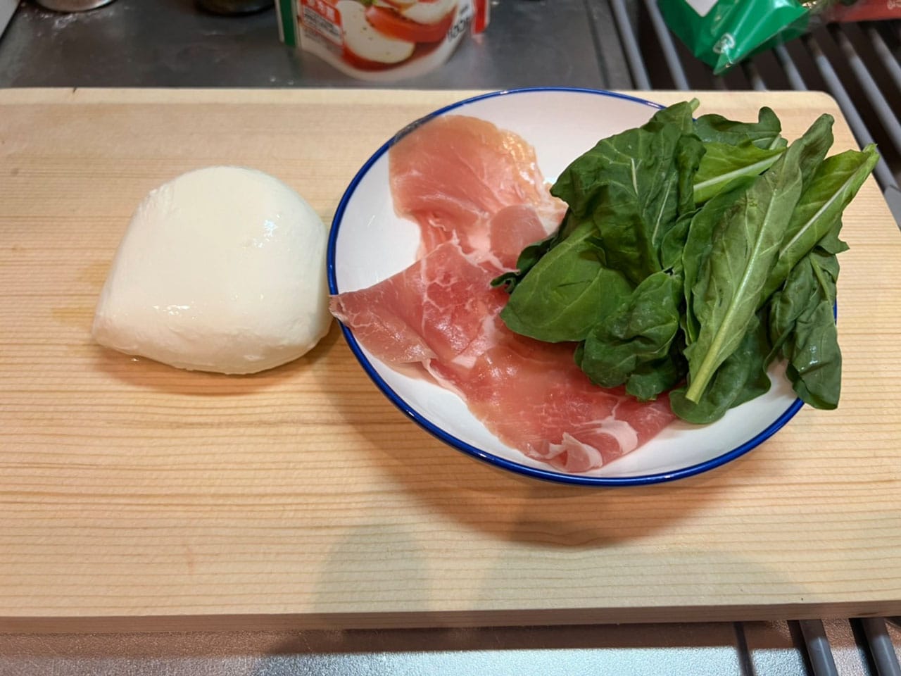 トッピング用の材料。