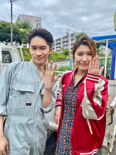 左から藤原丈一郎、納言・薄幸。(c)NTV・J Storm