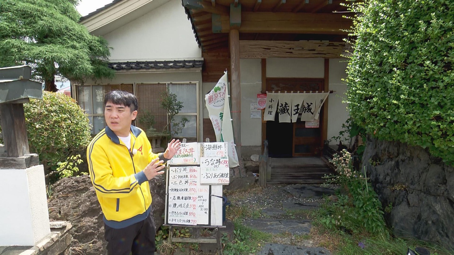 ランジャタイ国崎によるリポートの様子。