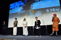 舞台挨拶の様子。