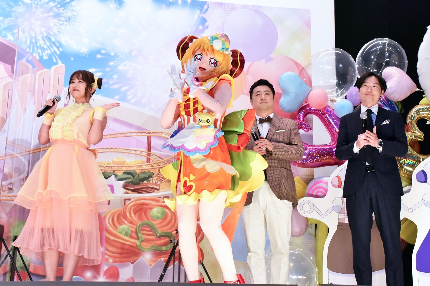 左から、井口裕香、キュアヤムヤム、和牛。