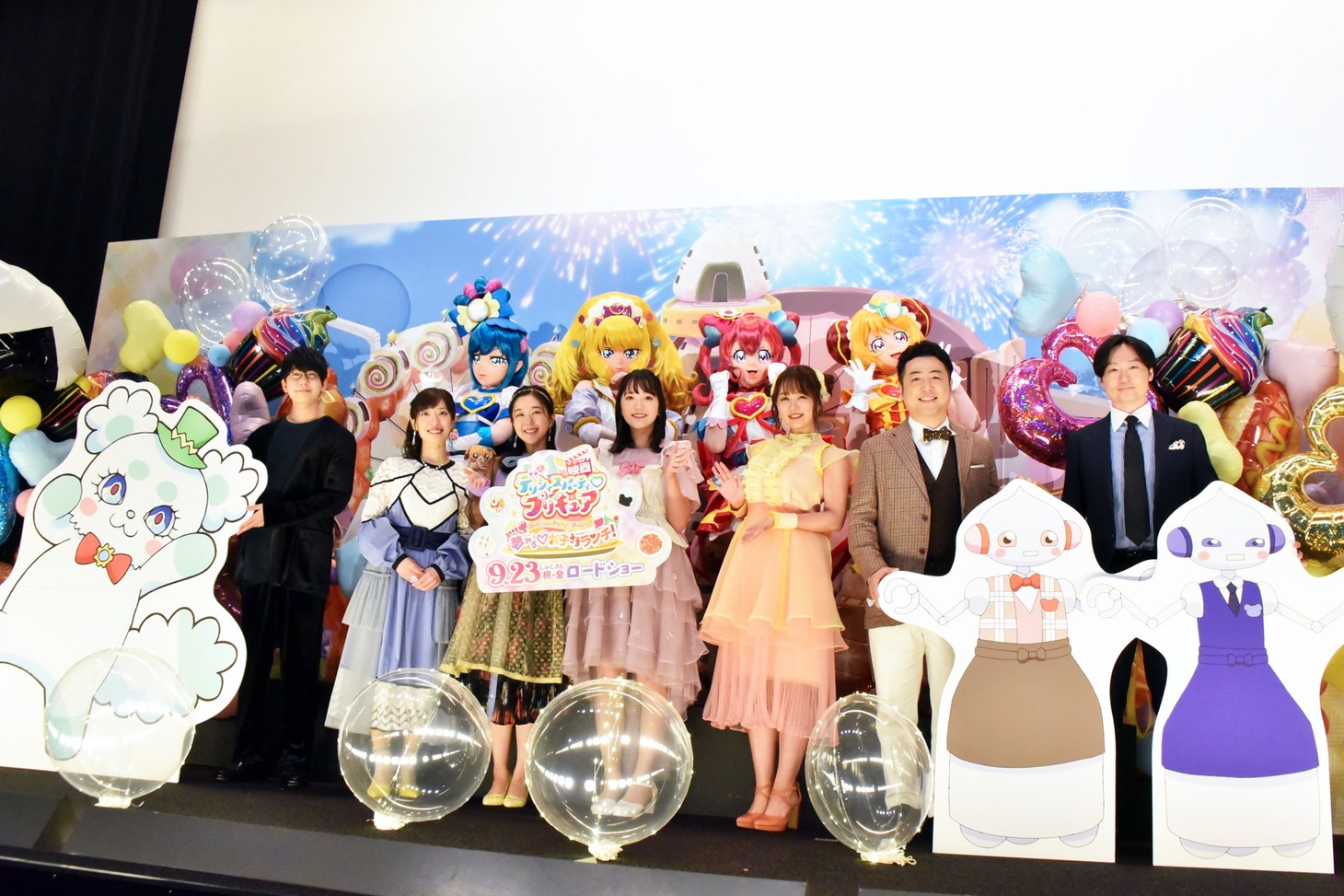 「映画デリシャスパーティ♡プリキュア 夢みる♡お子さまランチ！」完成披露イベントに登壇した（左から）花江夏樹、清水理沙、茅野愛衣、菱川花菜、井口裕香、和牛。