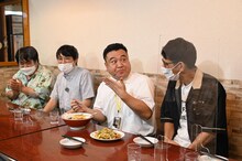 左から、空気階段、アンタッチャブル。