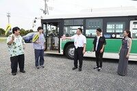 左から、空気階段、アンタッチャブル、堀田茜。