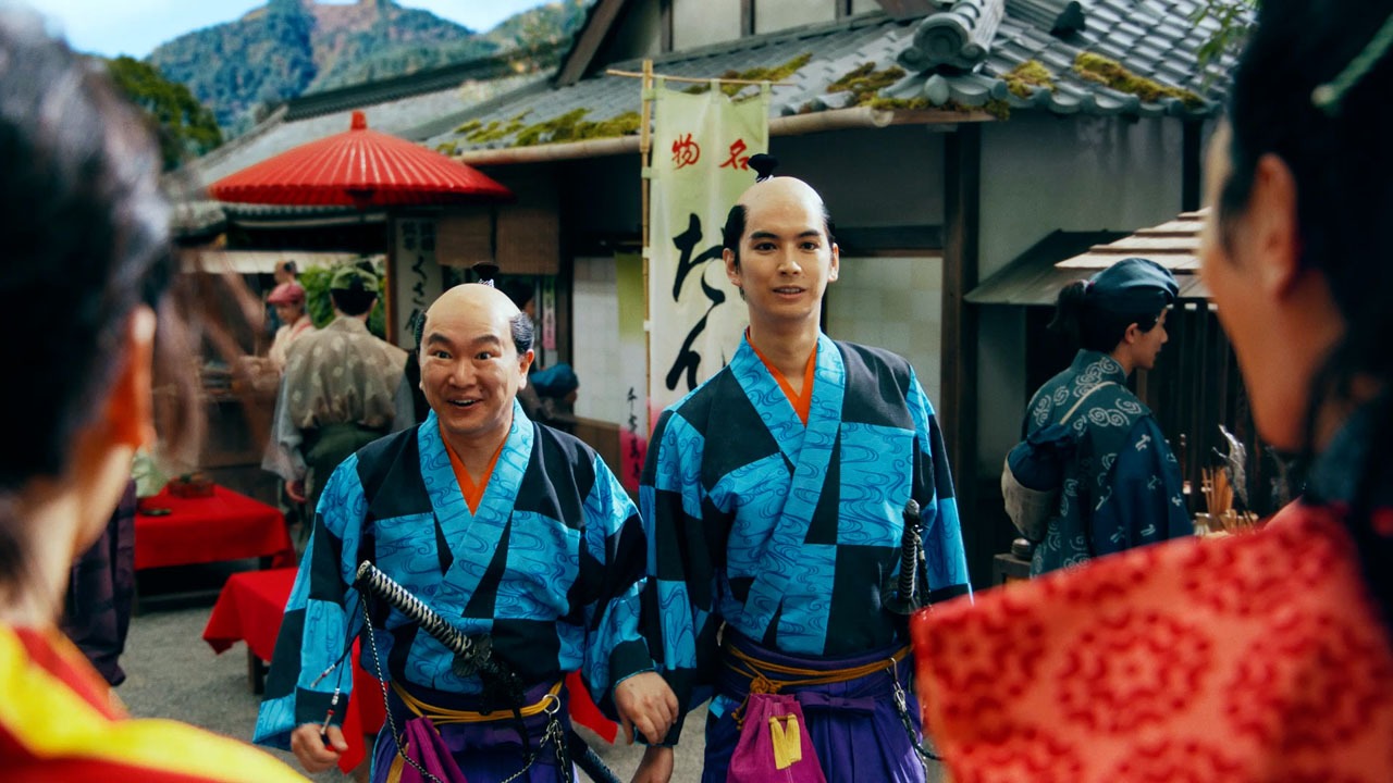 かまいたち山内扮する家康（左）とその影武者。