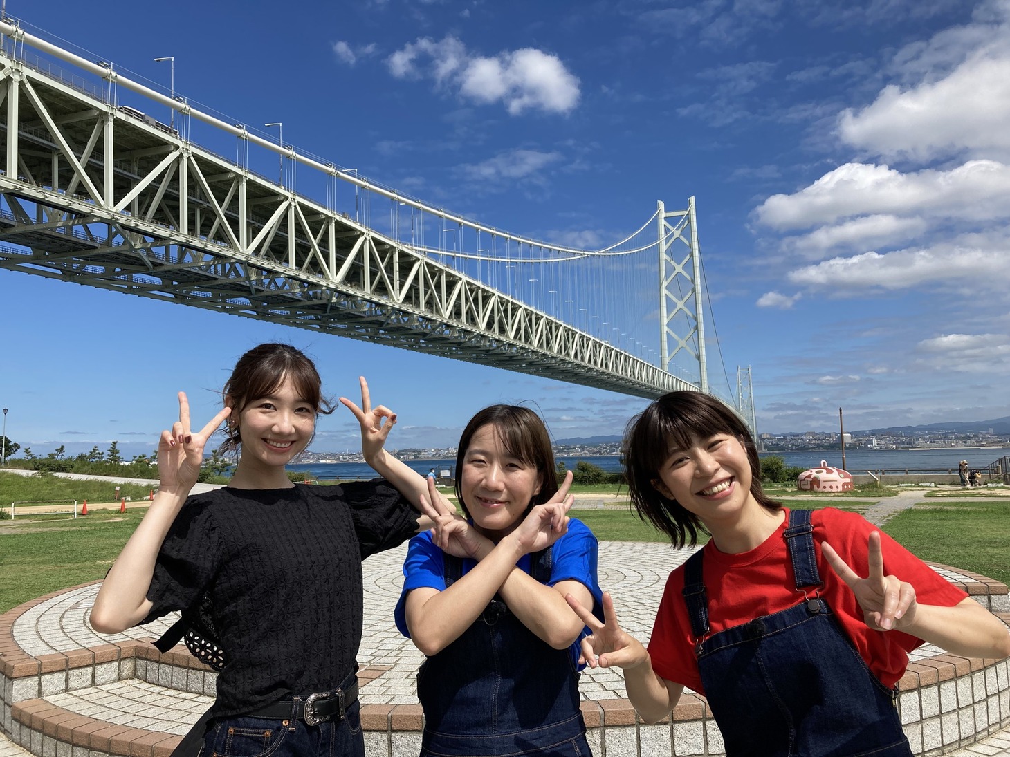 「ちょい足しAマッソ±」に出演するAマッソ、柏木由紀（左）。(c)ABCテレビ