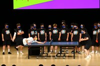 「ハイスピード卓球対決」の様子。