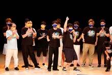 「LIVE STAND presents 帰ってきたBDB～爆裂地肩バトル～10秒に1回大爆笑が起こる90分」で優勝したのはロングコートダディ。