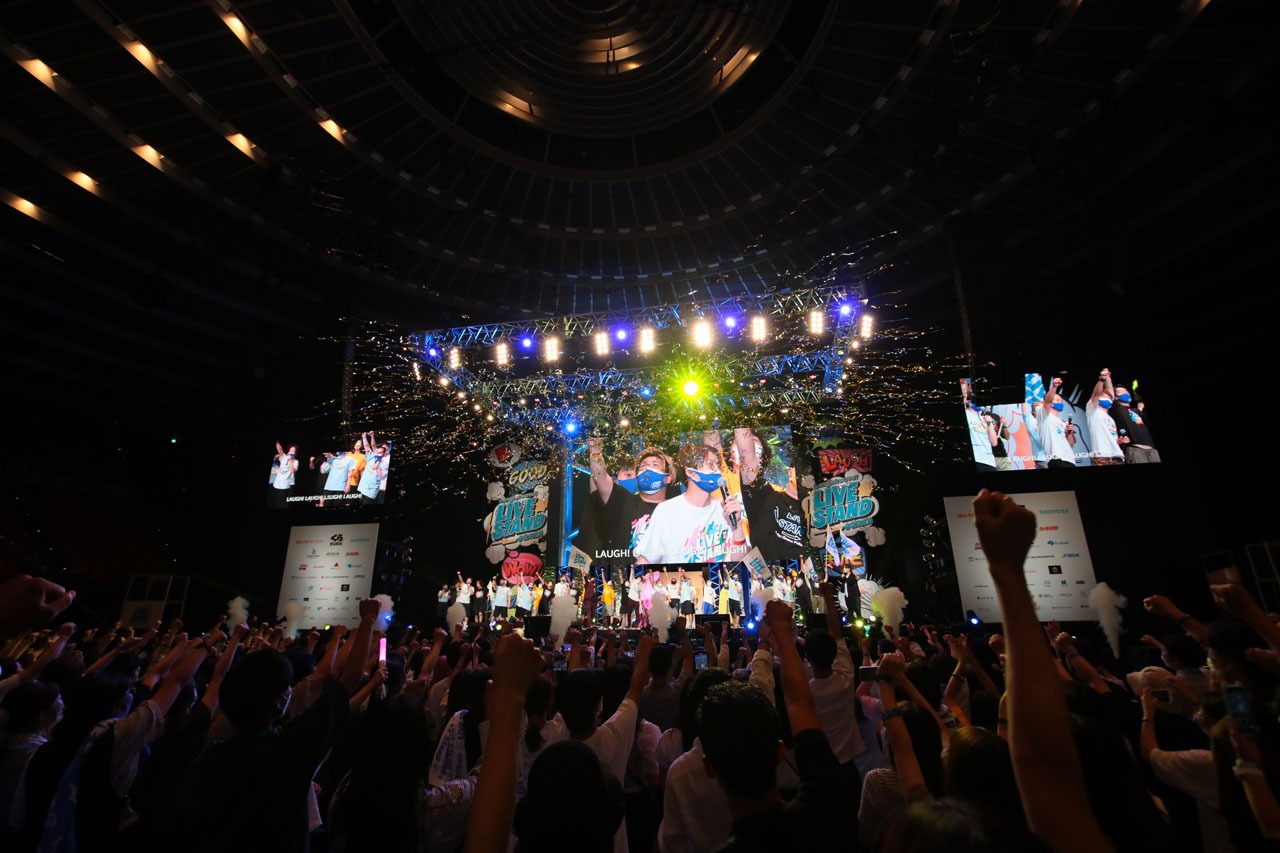 「LIVE STAND 22-23」大阪公演1日目エンディングの様子。