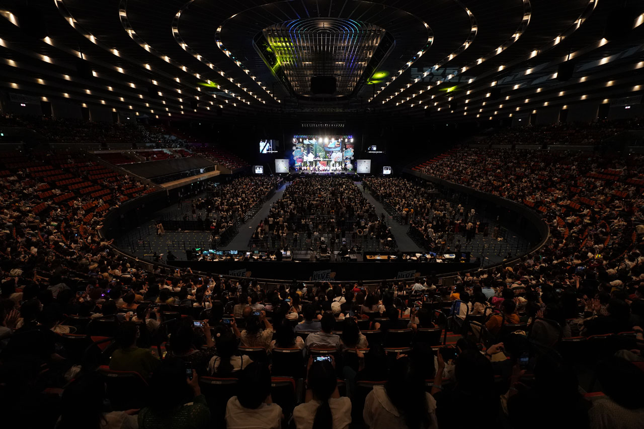 「LIVE STAND 22-23」大阪公演1日目エンディングの様子。