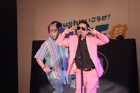 「め組のひと」を歌う鈴木雅之（ダイアン津田）。太秦の空き時間を持て余した岸大介（ダイアン・ユースケ）も「めッ！」のところでポーズ。