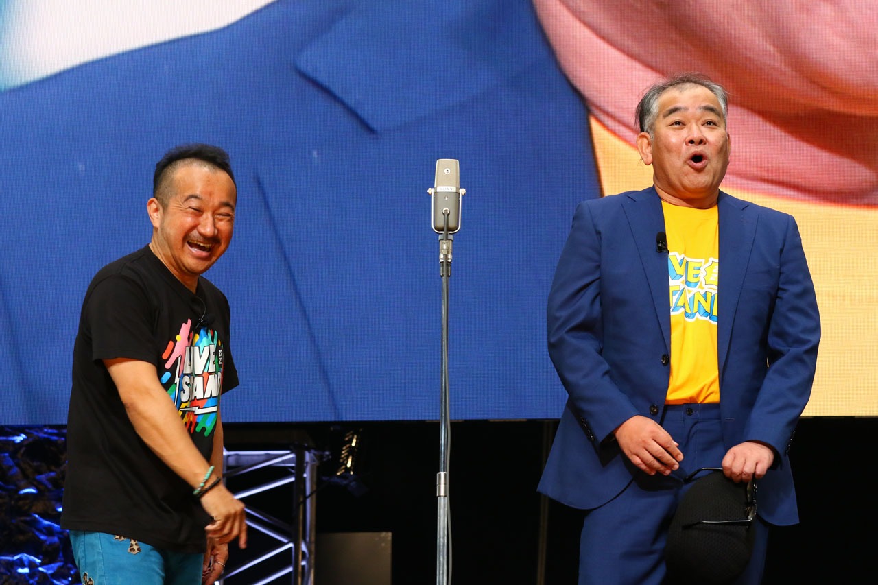 メガネと帽子を取る兵動に「LIVE STANDやぞ！」とツッコむ矢野。コロチキいわく、芸人楽屋は大ウケだったそう。