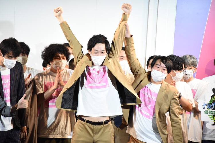 まんじゅう大帝国 ナルゲキ最強決定戦 優勝 竹内が大喜び 田中はパネル化がハズい ライブレポート 写真24枚 お笑いナタリー