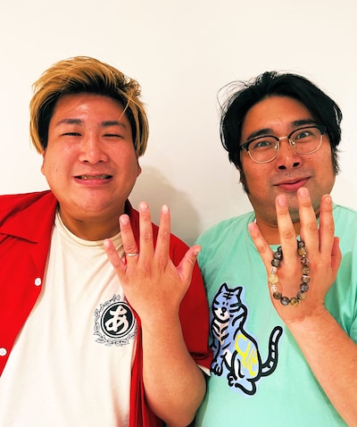 ビスケットブラザーズきん（左）と、相方・原田。（吉本興業提供）