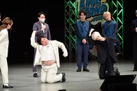 「90度人間」と題したギャグをよっつ（四谷真佑）とけっつ（ニッポンの社長・ケツ）の2人で披露。