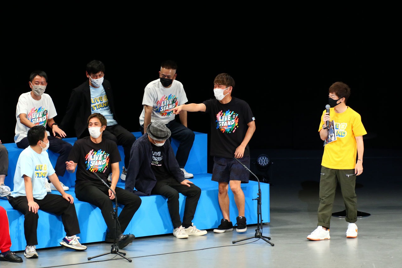 「LIVE STAND presents あの頃のbase・5upよしもと」の様子。