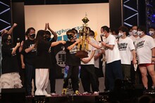 「やすともの黒白歌合戦」MVPはダイアン津田のバックコーラスを務めたバイク川崎バイク。