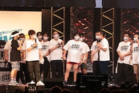 「やすともの黒白歌合戦」の様子。