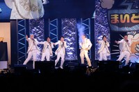 「やすともの黒白歌合戦」の様子。