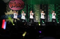 「やすともの黒白歌合戦」の様子。