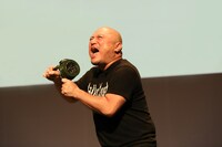 2022年に開催された「ツアーしょんべん」のハリウッドザコシショウ。