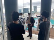 「ジョニ男のぶらぶら昭和。」ロケ中の様子。(c)BS松竹東急