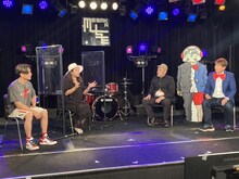 左から許田信介、仲宗根泉、野性爆弾。