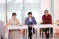 左から丸山礼、アンガールズ。(c)カンテレ