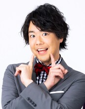 ドラマ「壁サー同人作家の猫屋敷くんは承認欲求をこじらせている」でナレーターを務める、ぺこぱシュウペイ。