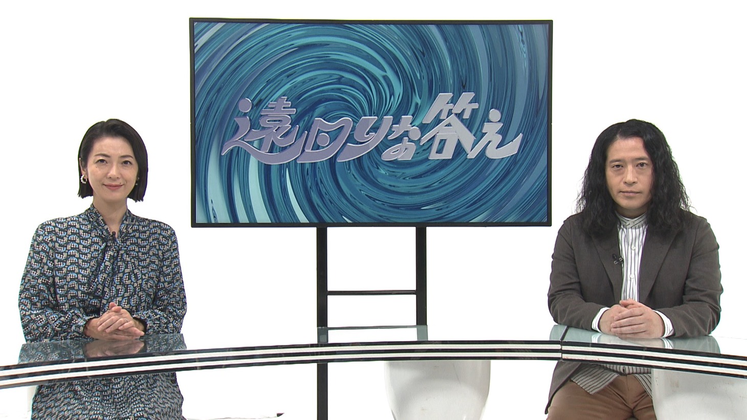 左から森富美アナウンサー、ピース又吉。(c)日本テレビ