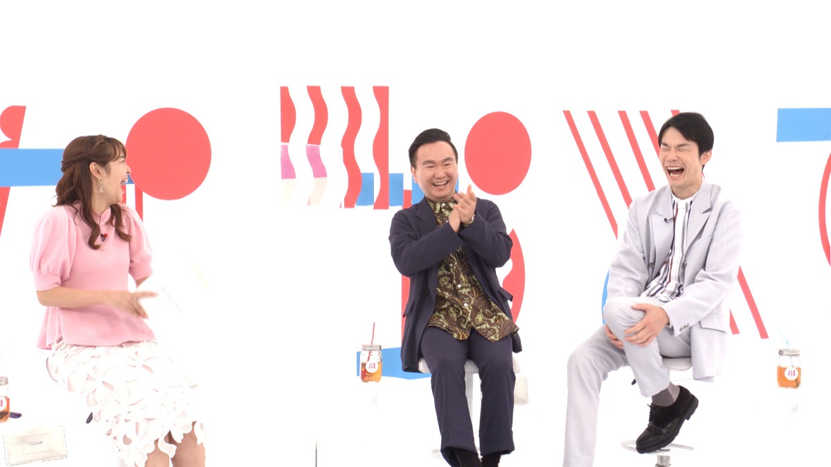 左から、久代萌美、かまいたち。(c)TBS