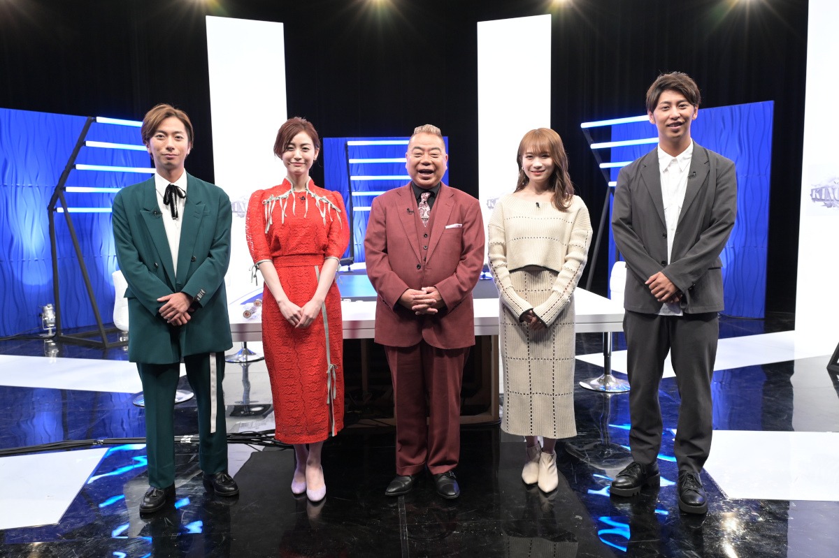 「世界のスゴイ技術No.1決定戦！KINGモンスター」にパネラーとして出演する（左から）河合郁人、新井恵理那、出川哲朗、秋元真夏、ニューヨーク屋敷。(c)TBS