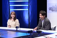 左から、秋元真夏、ニューヨーク屋敷。(c)TBS