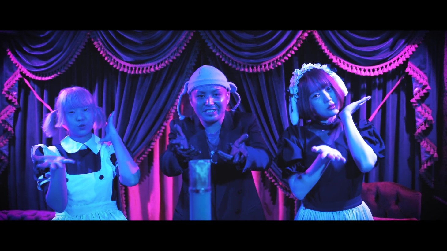 「”RAKUMACHI” (Official Manzai Video)」より。