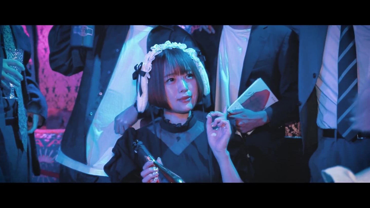 「”RAKUMACHI” (Official Manzai Video)」より。