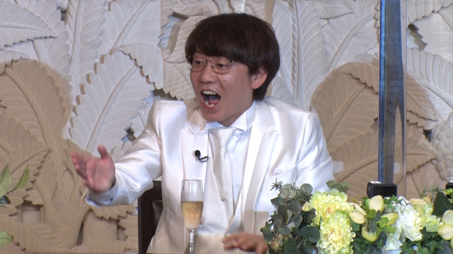 「NEWニューヨーク」で自身の結婚披露宴リハーサルに臨む、三四郎・小宮。(c)テレビ朝日