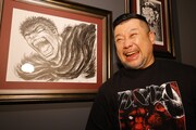 東京・松屋銀座で開催中の「大ベルセルク展～三浦建太郎 画業32年の軌跡～」を訪れたケンドーコバヤシ。