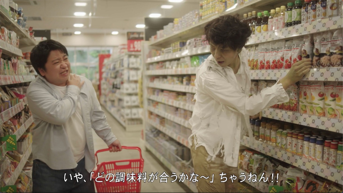 ニッポンの社長が出演する西友のCM「客とゾンビ」編より。
