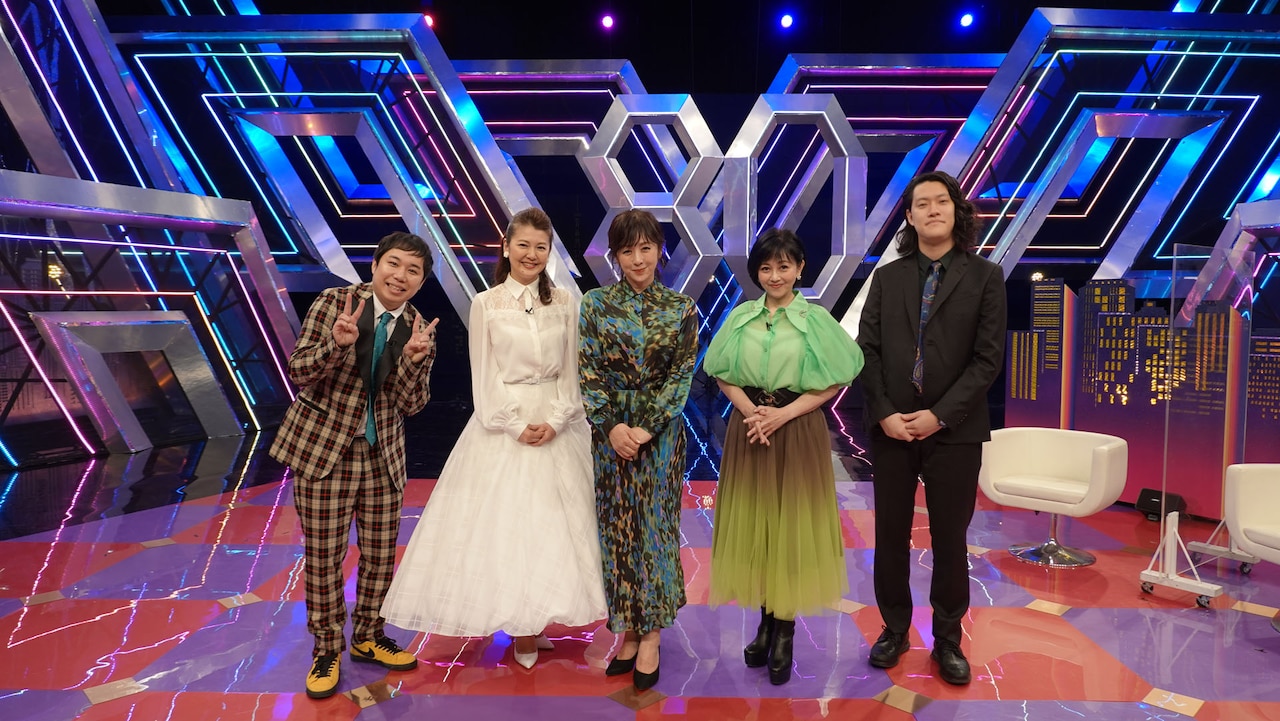 歌唱する霜降り明星せいや。 - 霜降り明星の80年代音楽番組レギュラー