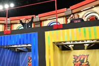 巨大落とし穴クイズ「ソクオチ！」の様子。(c)TBS