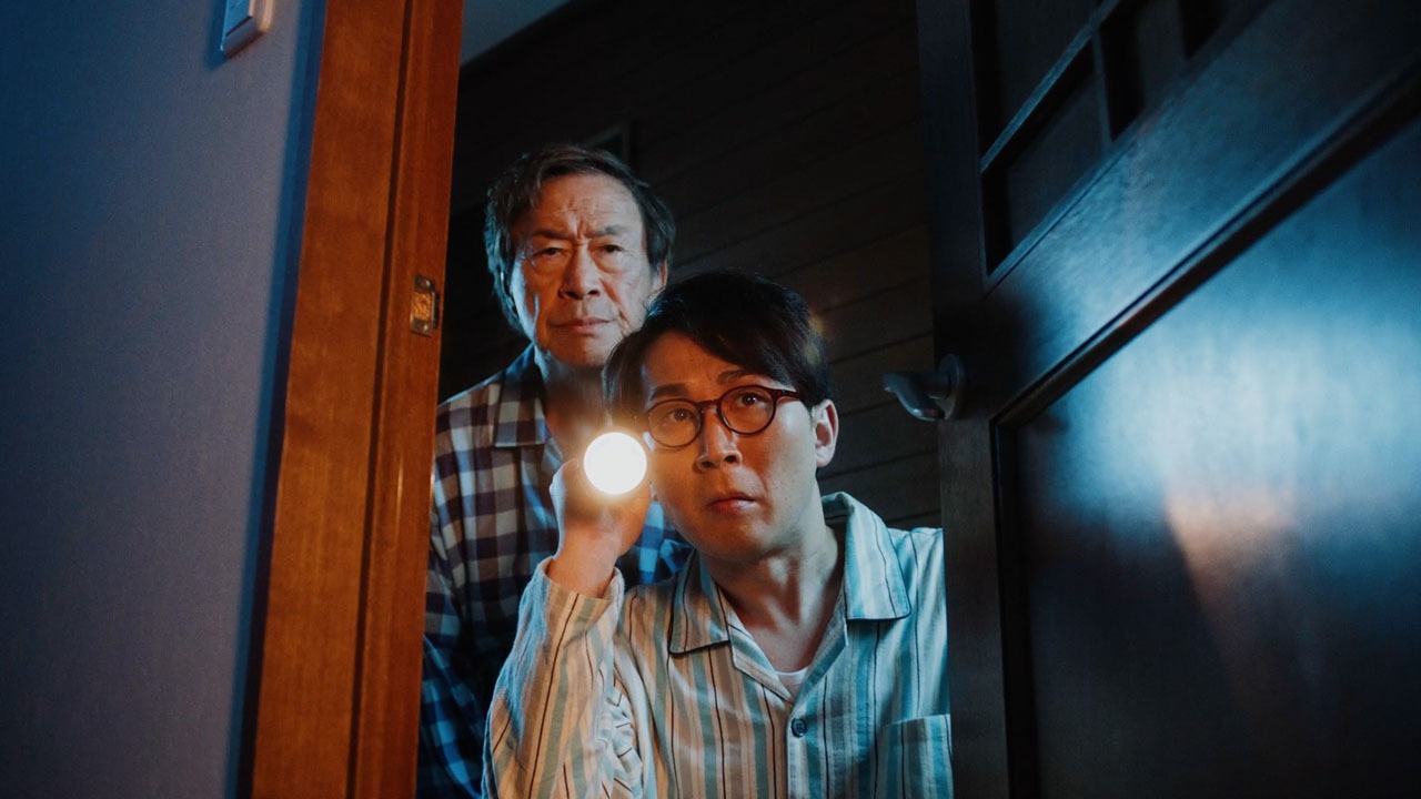 「赤いきつね緑のたぬき」の新CM「夜食大作戦」編より。