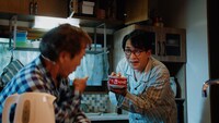 「赤いきつね緑のたぬき」の新CM「夜食大作戦」編より。