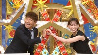 左からくりぃむしちゅー上田、石川みなみアナウンサー。(c)日本テレビ