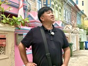 「迷宮グルメ 異郷の駅前食堂」に出演するスギちゃん。(c)BS朝日