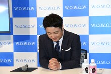 記者からの質問に答える和牛・水田。