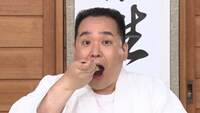 Web動画「【ケロッグ 60周年記念企画】あの懐かしのCMをミルクボーイが再現!?」より。