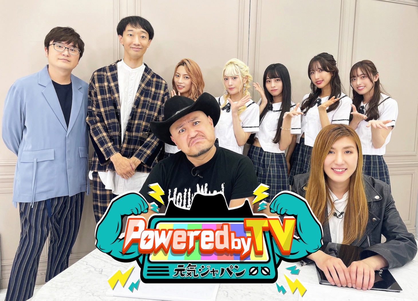 「Powered by TV ～元気ジャパン～」に出演する、MCの（前列左から）ハリウッドザコシショウ、納言・薄幸、初回ゲストのラバーガール（後列左）、レギュラーのTiiiMO。