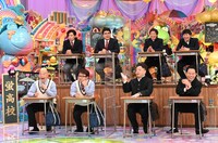 「アメトーーク！」の「コンビ芸人ホームルーム」に出演する（前列左から）キャイ～ン、ダイアン、（後列左から）マヂカルラブリー、さらば青春の光。(c)テレビ朝日