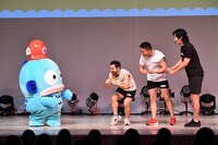 マッチョポーズを披露するハンギョドンとマッチョ部メンバー。