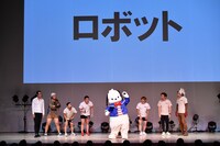 ロボットのジェスチャーも上手なポチャッコ。